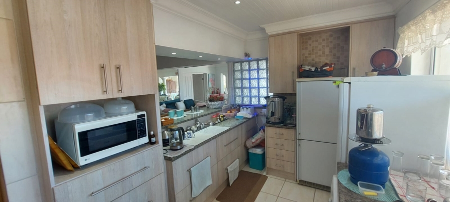 4 Bedroom Property for Sale in Wavecrest Eastern Cape